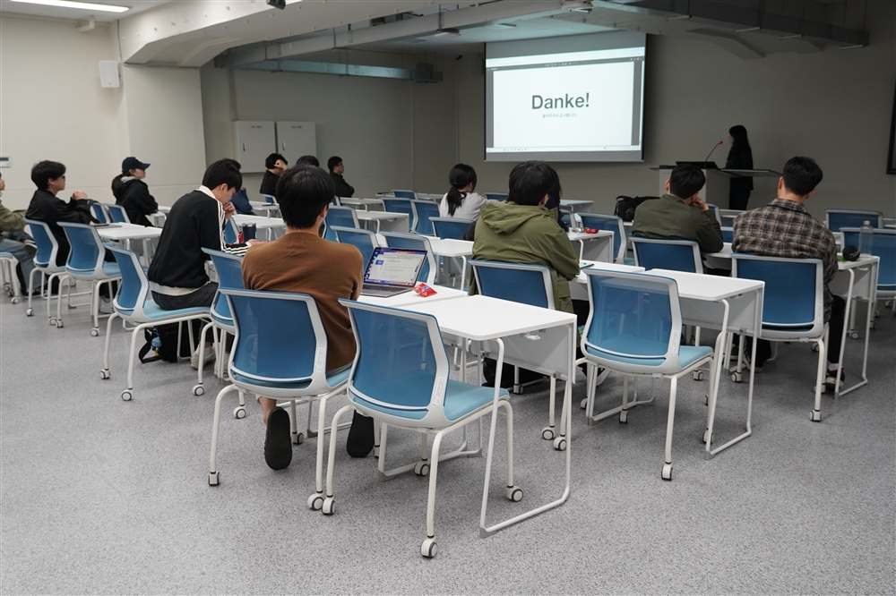 그림입니다.  원본 그림의 이름: CLP0000810c000c.bmp  원본 그림의 크기: 가로 6000pixel, 세로 4000pixel